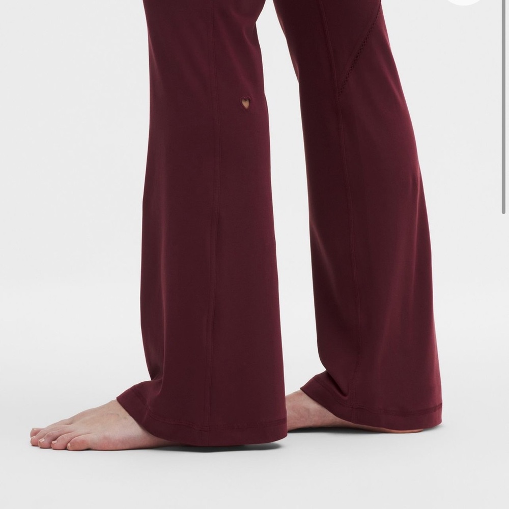 NWT Lululemon Groove No Line Flared Pant Heart